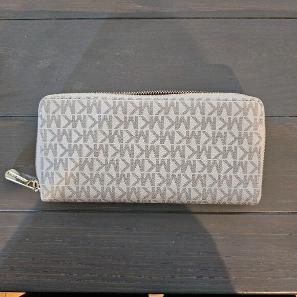Michael Kors Jet Set Travel Vanilla Signature Continental Wallet Size Large - Picture 2 of 8